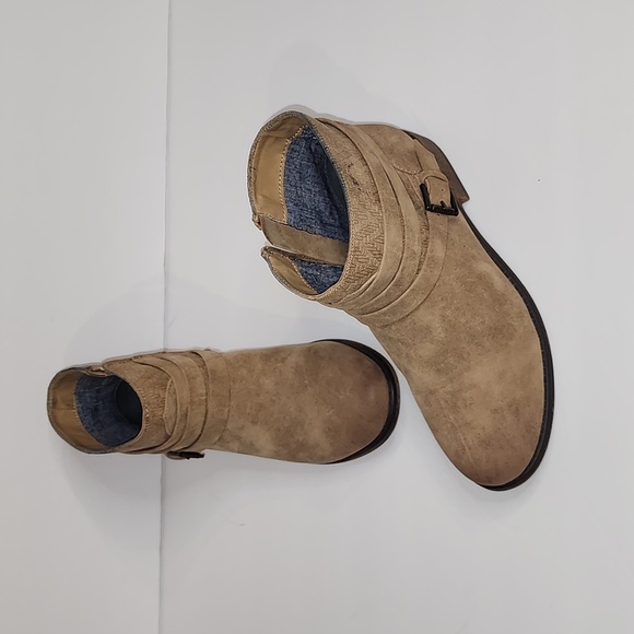 Roxy Shoes - Roxy ankle boots size 7 EUC